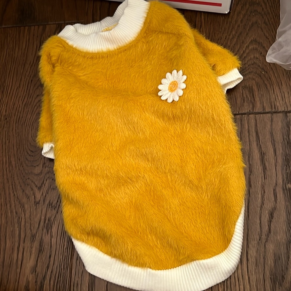 NWT  Small Dog Sweater Cute Yellow Daisy Plush Clothes for large puppy (XL)